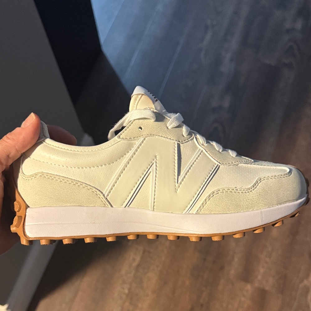 • New Balance • NWT Women’s 327 Golf Size 8.5